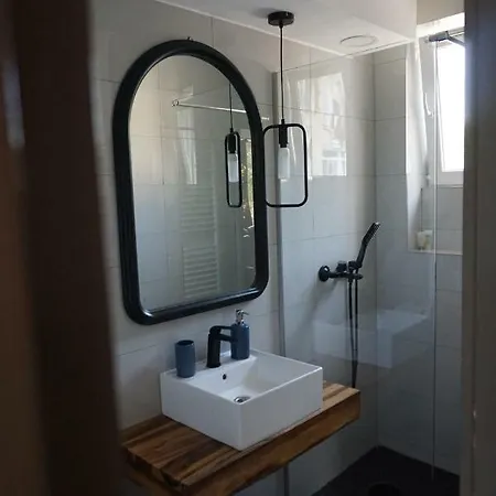 Elegant Studio + Parking In The Middle Of The City *